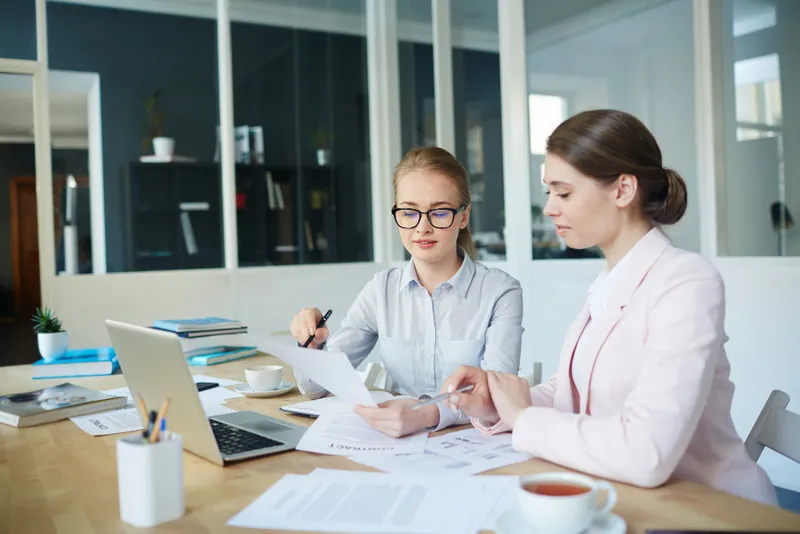 Kurs języka angielskiego dla księgowości i kadr — praca z dokumentami